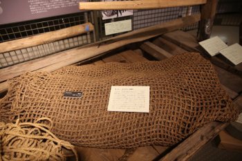 氷見市立博物館常設展で展示される藁台網