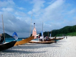 沖縄にてサバニ帆漕調査　（2010年7月）